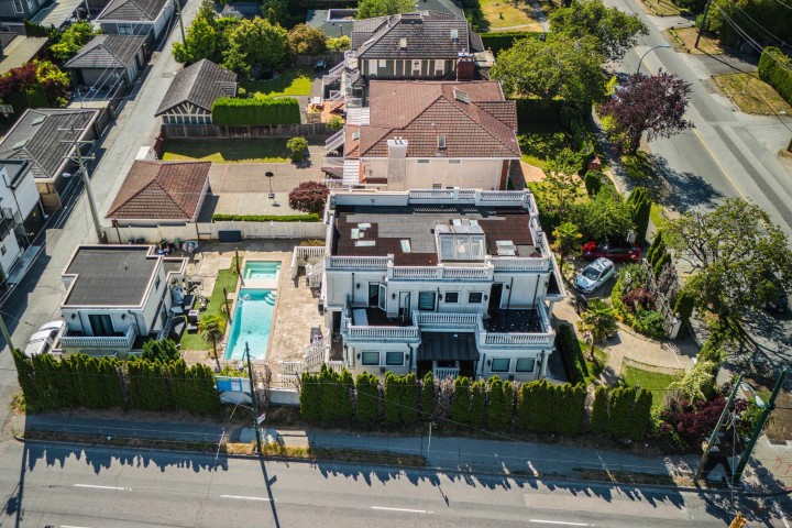 Photo 4 at 1010 W 57th Avenue, South Granville, Vancouver West