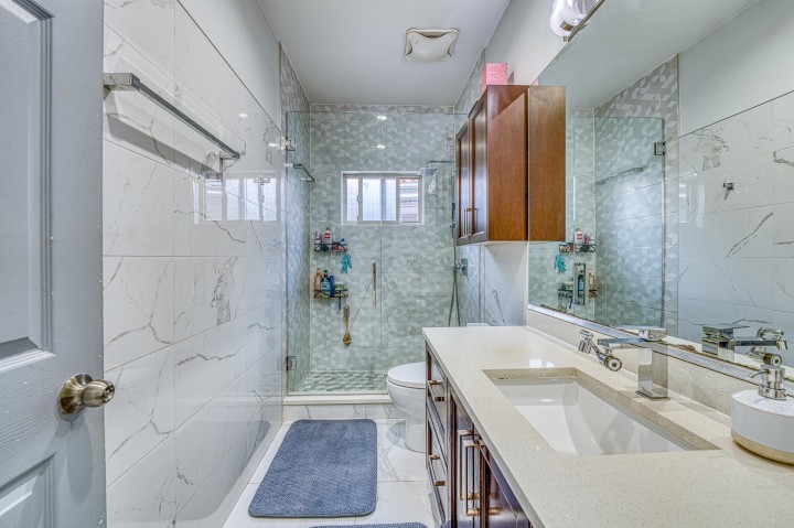 Photo 16 at 426 E 18th Avenue, Fraser VE, Vancouver East