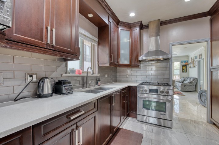 Photo 12 at 426 E 18th Avenue, Fraser VE, Vancouver East