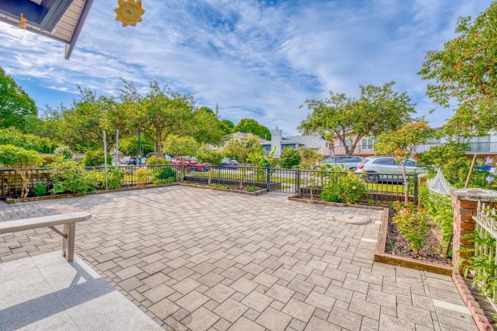 Photo 3 at 426 E 18th Avenue, Fraser VE, Vancouver East