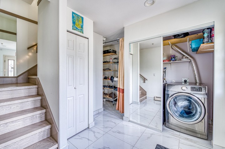 Photo 5 at 426 E 18th Avenue, Fraser VE, Vancouver East