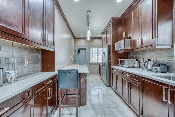 Photo 10 at 426 E 18th Avenue, Fraser VE, Vancouver East