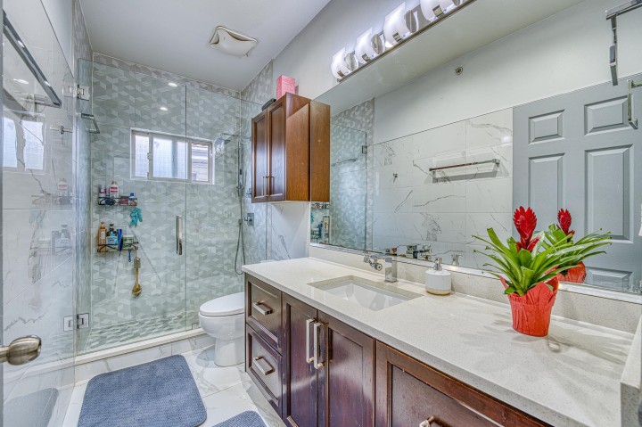 Photo 15 at 426 E 18th Avenue, Fraser VE, Vancouver East