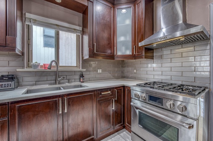 Photo 11 at 426 E 18th Avenue, Fraser VE, Vancouver East