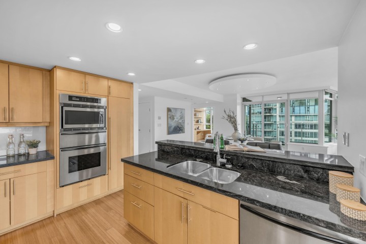 Photo 18 at 401 - 1233 W Cordova Street, Coal Harbour, Vancouver West