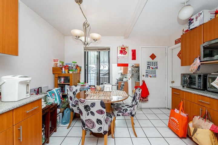 Photo 6 at 942 Nanaimo Street, Renfrew VE, Vancouver East