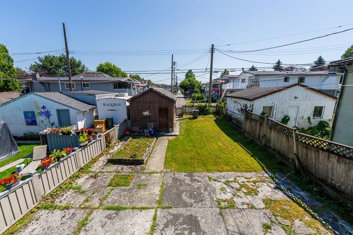 Photo 13 at 942 Nanaimo Street, Renfrew VE, Vancouver East