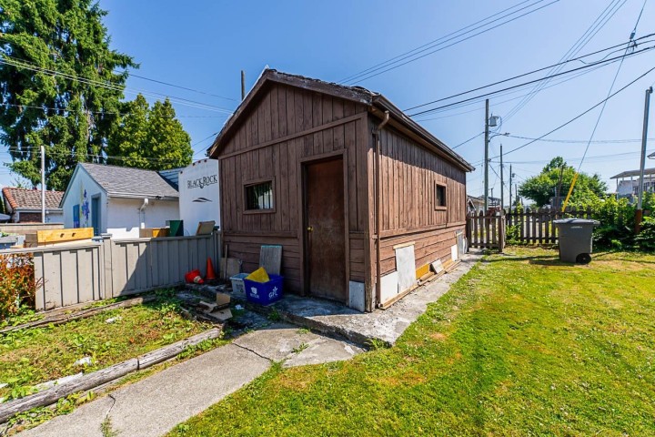 Photo 17 at 942 Nanaimo Street, Renfrew VE, Vancouver East