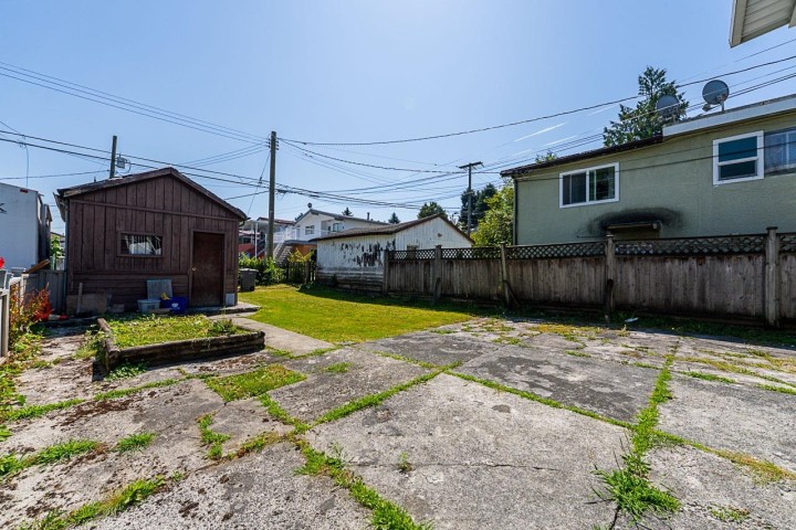 Photo 16 at 942 Nanaimo Street, Renfrew VE, Vancouver East