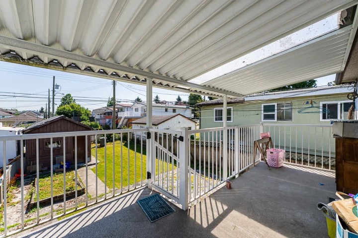 Photo 12 at 942 Nanaimo Street, Renfrew VE, Vancouver East