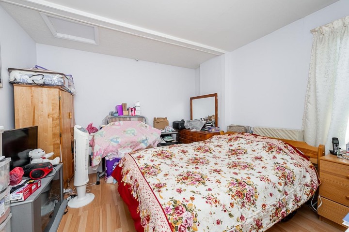 Photo 9 at 942 Nanaimo Street, Renfrew VE, Vancouver East