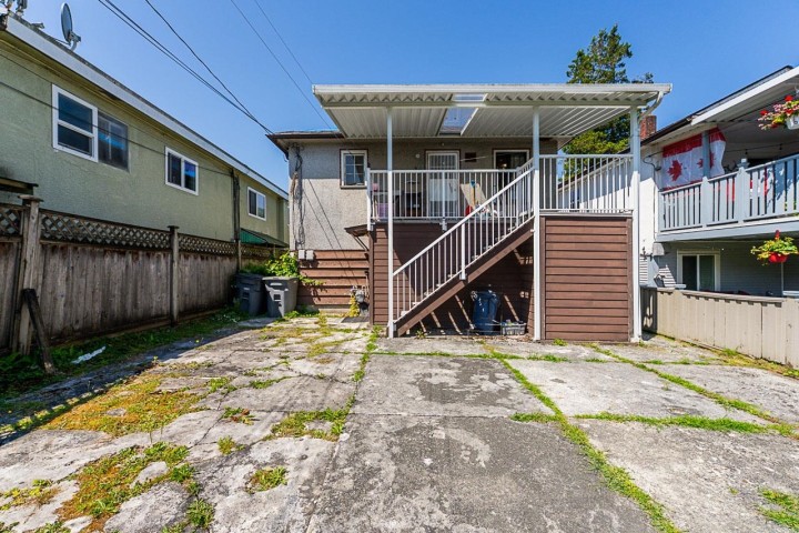 Photo 15 at 942 Nanaimo Street, Renfrew VE, Vancouver East