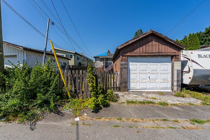 Photo 19 at 942 Nanaimo Street, Renfrew VE, Vancouver East
