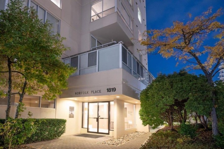 Photo 2 at 400 - 1819 Bellevue Avenue, Ambleside, West Vancouver