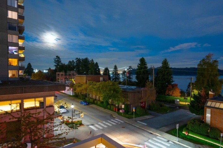 Photo 16 at 400 - 1819 Bellevue Avenue, Ambleside, West Vancouver