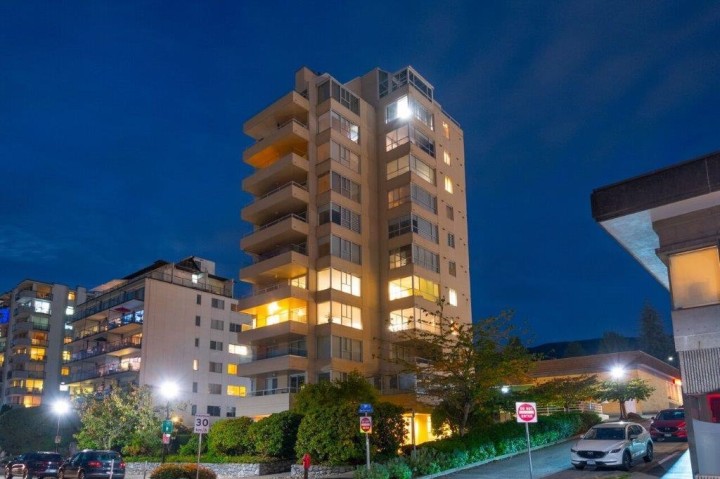 Photo 1 at 400 - 1819 Bellevue Avenue, Ambleside, West Vancouver