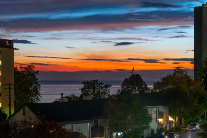 Photo 14 at 400 - 1819 Bellevue Avenue, Ambleside, West Vancouver