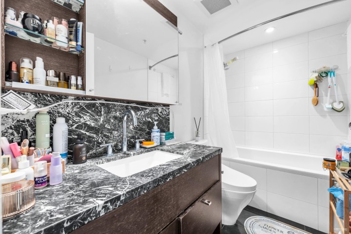 Photo 15 at 6426 Ash Street, Oakridge VW, Vancouver West