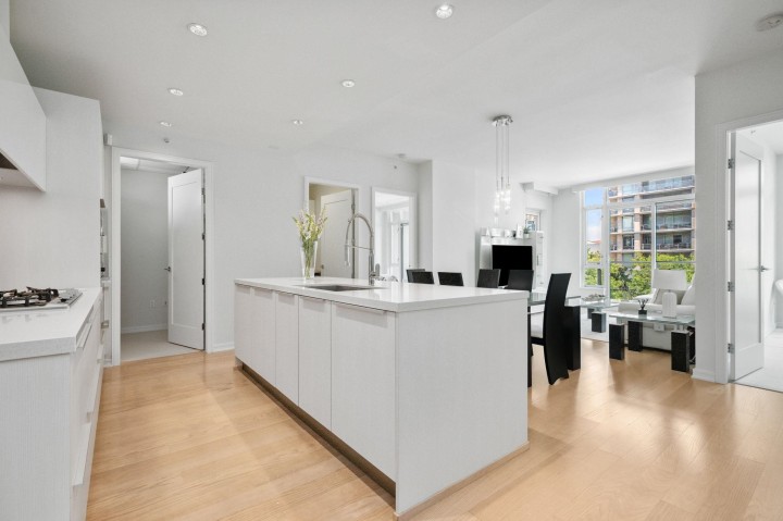 Photo 10 at 302 - 1625 Manitoba Street, False Creek, Vancouver West