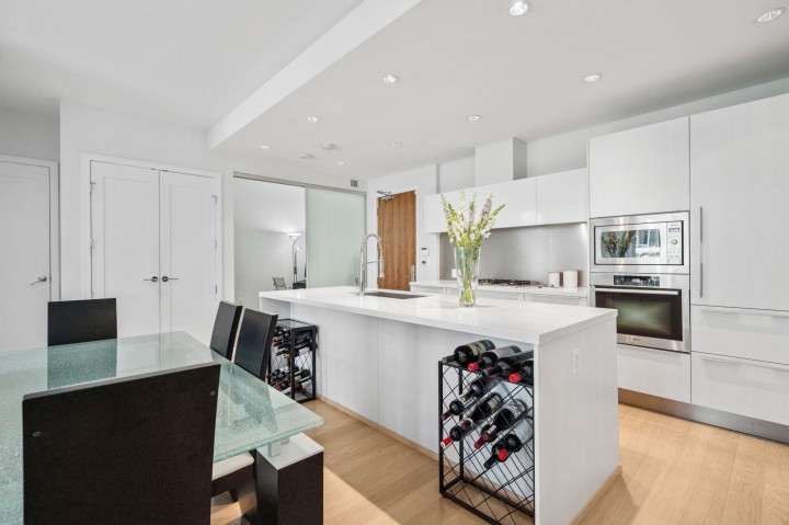 Photo 8 at 302 - 1625 Manitoba Street, False Creek, Vancouver West