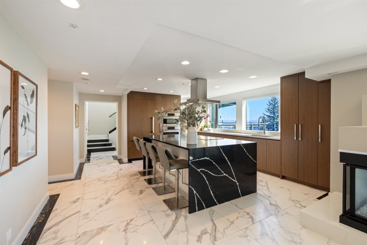 Photo 3 at 701 - 3105 Deer Ridge Drive, Deer Ridge WV, West Vancouver