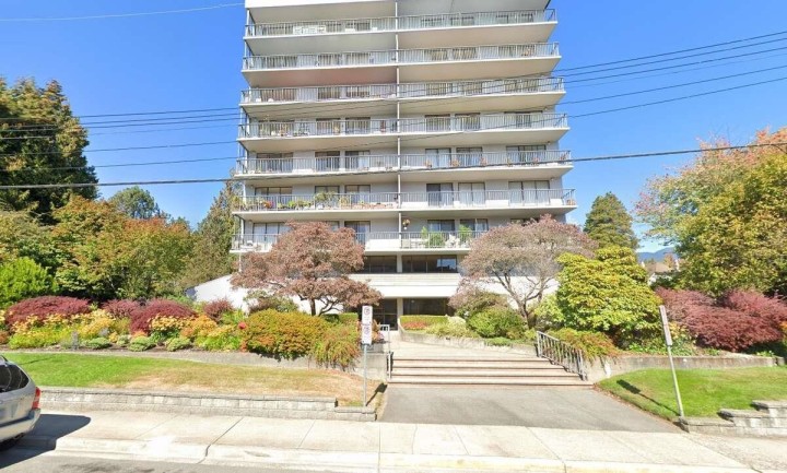 Photo 2 at 903 - 1745 Esquimalt Avenue, Ambleside, West Vancouver