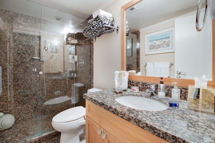 Photo 12 at 903 - 1745 Esquimalt Avenue, Ambleside, West Vancouver