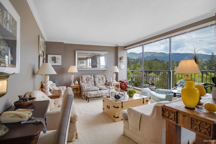 Photo 3 at 903 - 1745 Esquimalt Avenue, Ambleside, West Vancouver