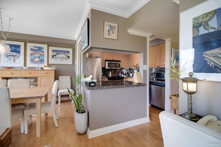 Photo 9 at 903 - 1745 Esquimalt Avenue, Ambleside, West Vancouver