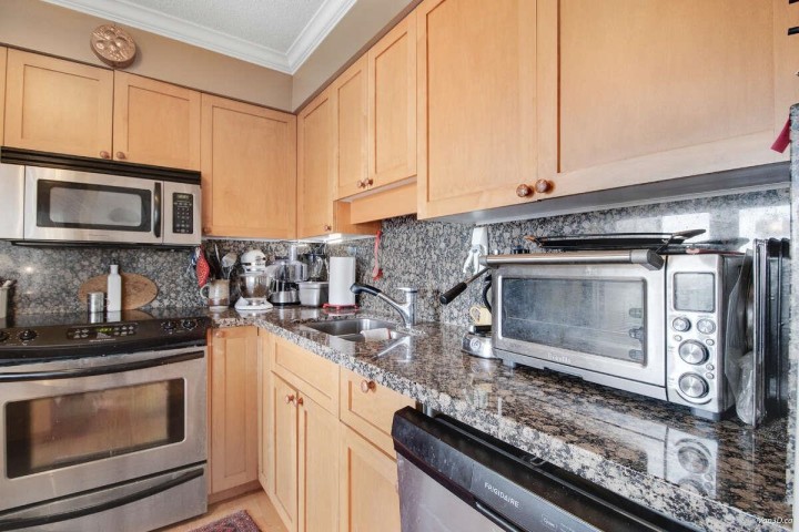 Photo 10 at 903 - 1745 Esquimalt Avenue, Ambleside, West Vancouver