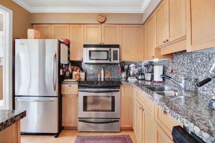 Photo 11 at 903 - 1745 Esquimalt Avenue, Ambleside, West Vancouver