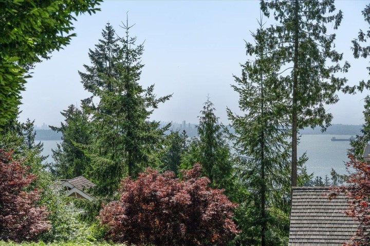 Photo 12 at 4949 Edendale Court, Caulfeild, West Vancouver