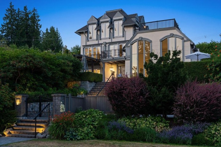 Photo 1 at 284 Sandringham Crescent, Upper Lonsdale, North Vancouver