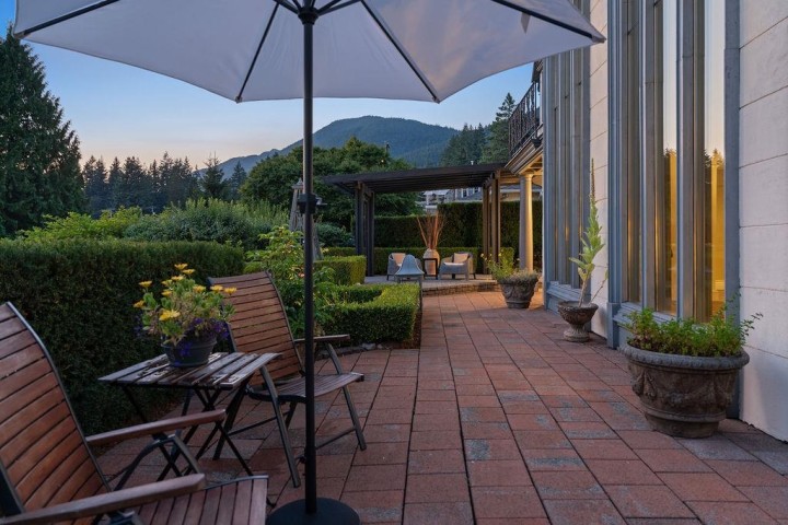 Photo 5 at 284 Sandringham Crescent, Upper Lonsdale, North Vancouver