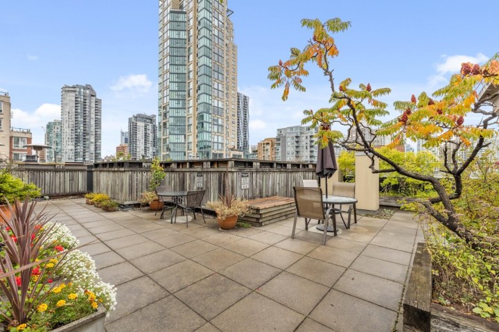 Photo 17 at 412 - 1216 Homer Street, Yaletown, Vancouver West