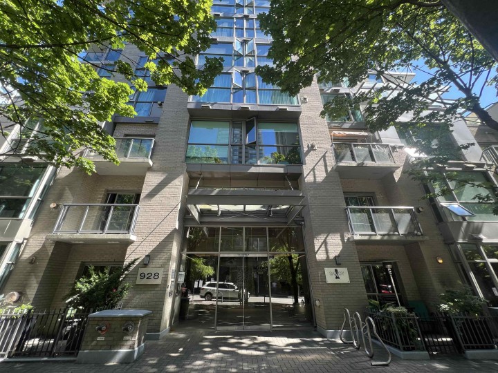 Photo 2 at 1203 - 928 Richards Street, Yaletown, Vancouver West