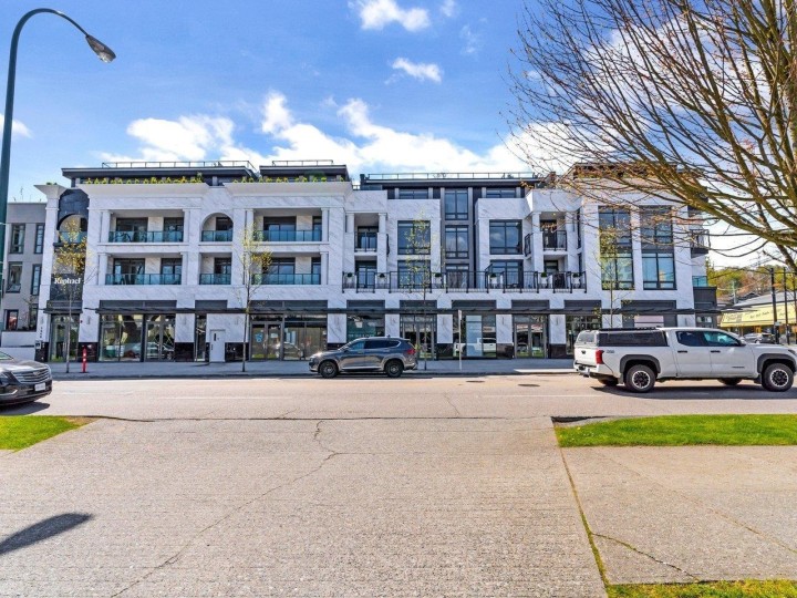 Photo 1 at 308 - 3668 W 10th Avenue, Kitsilano, Vancouver West
