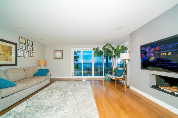 Photo 6 at 18 - 2214 Folkestone Way, Panorama Village, West Vancouver