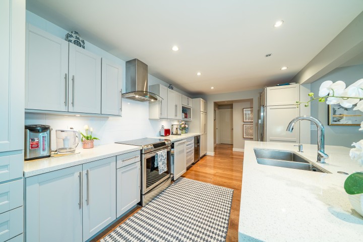 Photo 12 at 18 - 2214 Folkestone Way, Panorama Village, West Vancouver