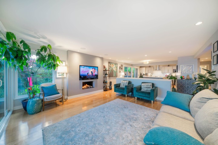 Photo 7 at 18 - 2214 Folkestone Way, Panorama Village, West Vancouver