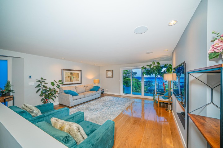 Photo 5 at 18 - 2214 Folkestone Way, Panorama Village, West Vancouver