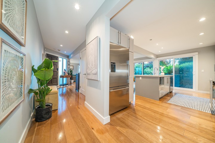 Photo 9 at 18 - 2214 Folkestone Way, Panorama Village, West Vancouver