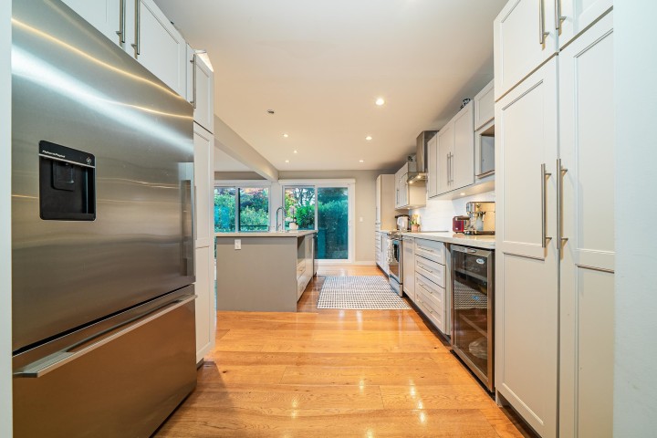 Photo 10 at 18 - 2214 Folkestone Way, Panorama Village, West Vancouver