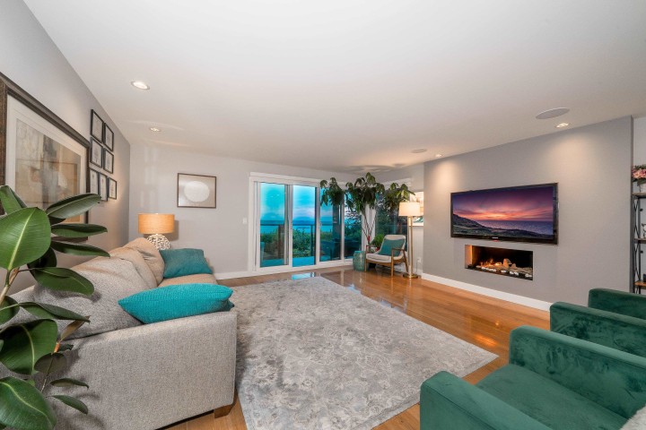 Photo 4 at 18 - 2214 Folkestone Way, Panorama Village, West Vancouver