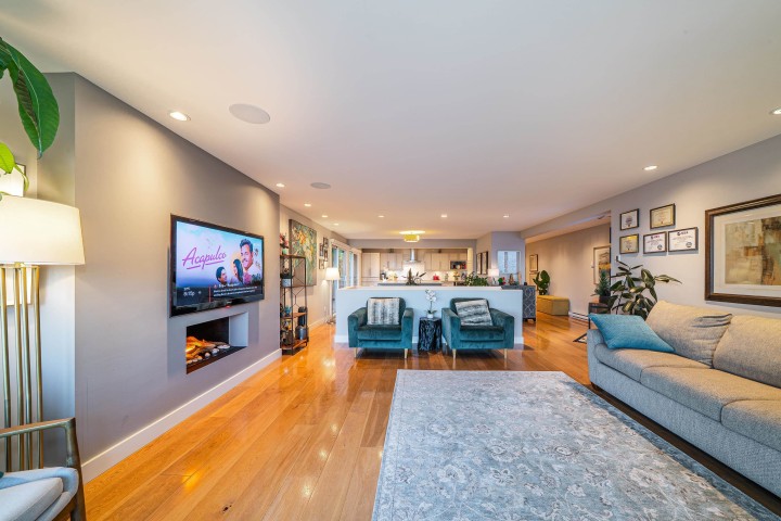 Photo 8 at 18 - 2214 Folkestone Way, Panorama Village, West Vancouver