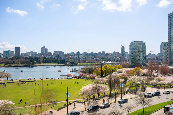 Photo 2 at 805 - 388 Drake Street, Yaletown, Vancouver West