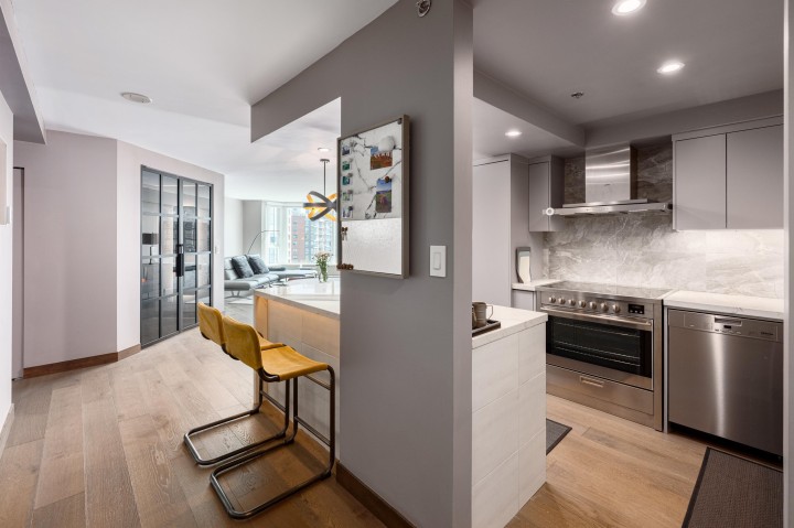 Photo 6 at 805 - 388 Drake Street, Yaletown, Vancouver West