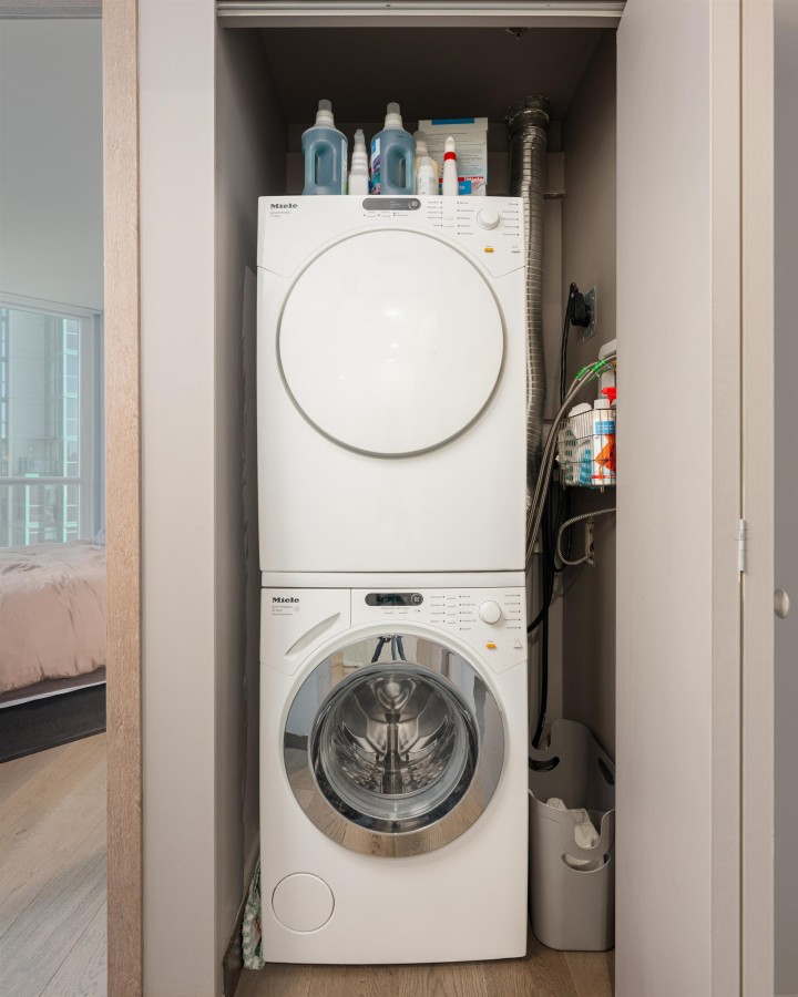 Photo 17 at 805 - 388 Drake Street, Yaletown, Vancouver West