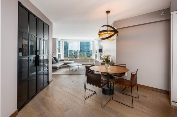 Photo 9 at 805 - 388 Drake Street, Yaletown, Vancouver West