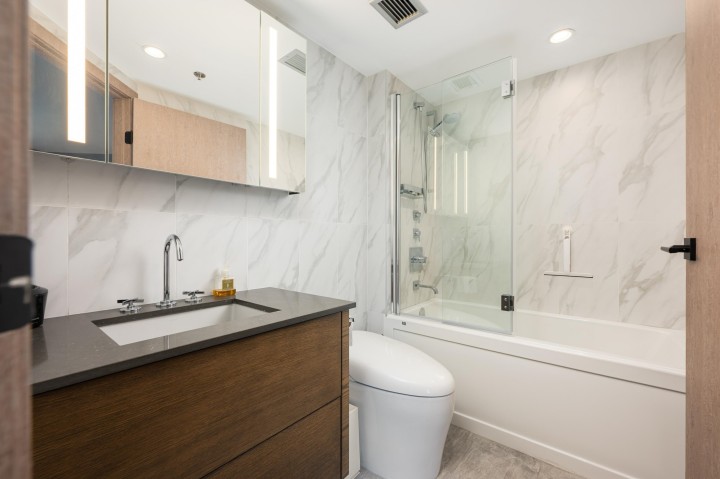 Photo 14 at 805 - 388 Drake Street, Yaletown, Vancouver West